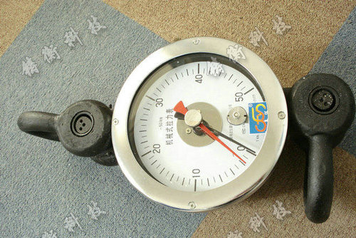 指针式测力计